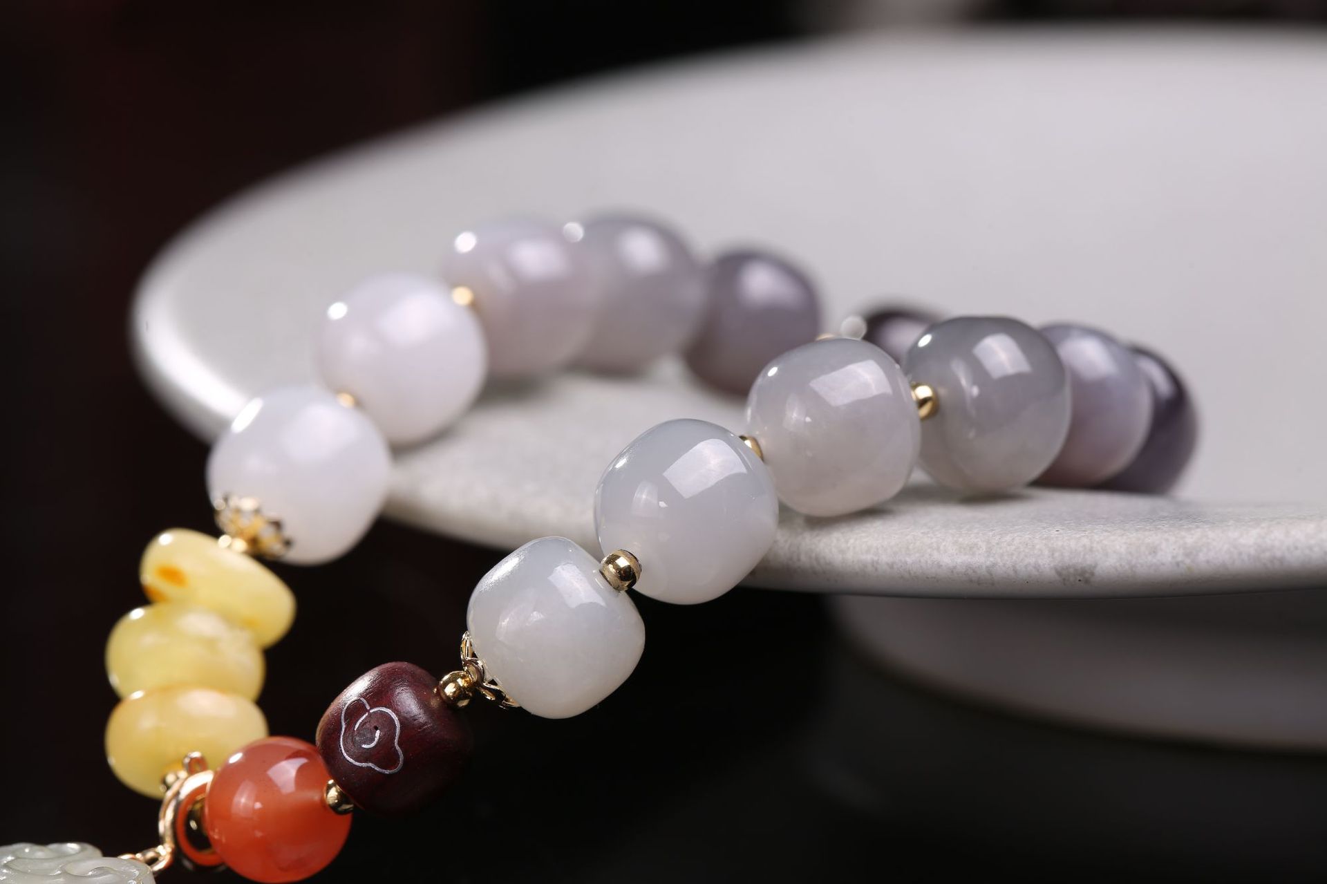 渐变老型珠新疆和田玉胭脂玉手串手链女蜜蜡祥云吊坠轻奢直播货源