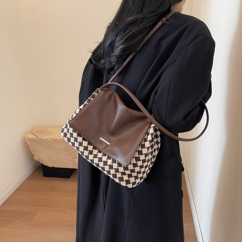 Fashionable New Simple Texture Shoulder Bag New Plaid Underarm Bag Elegant All-Match Portable Tote Bag in Stock