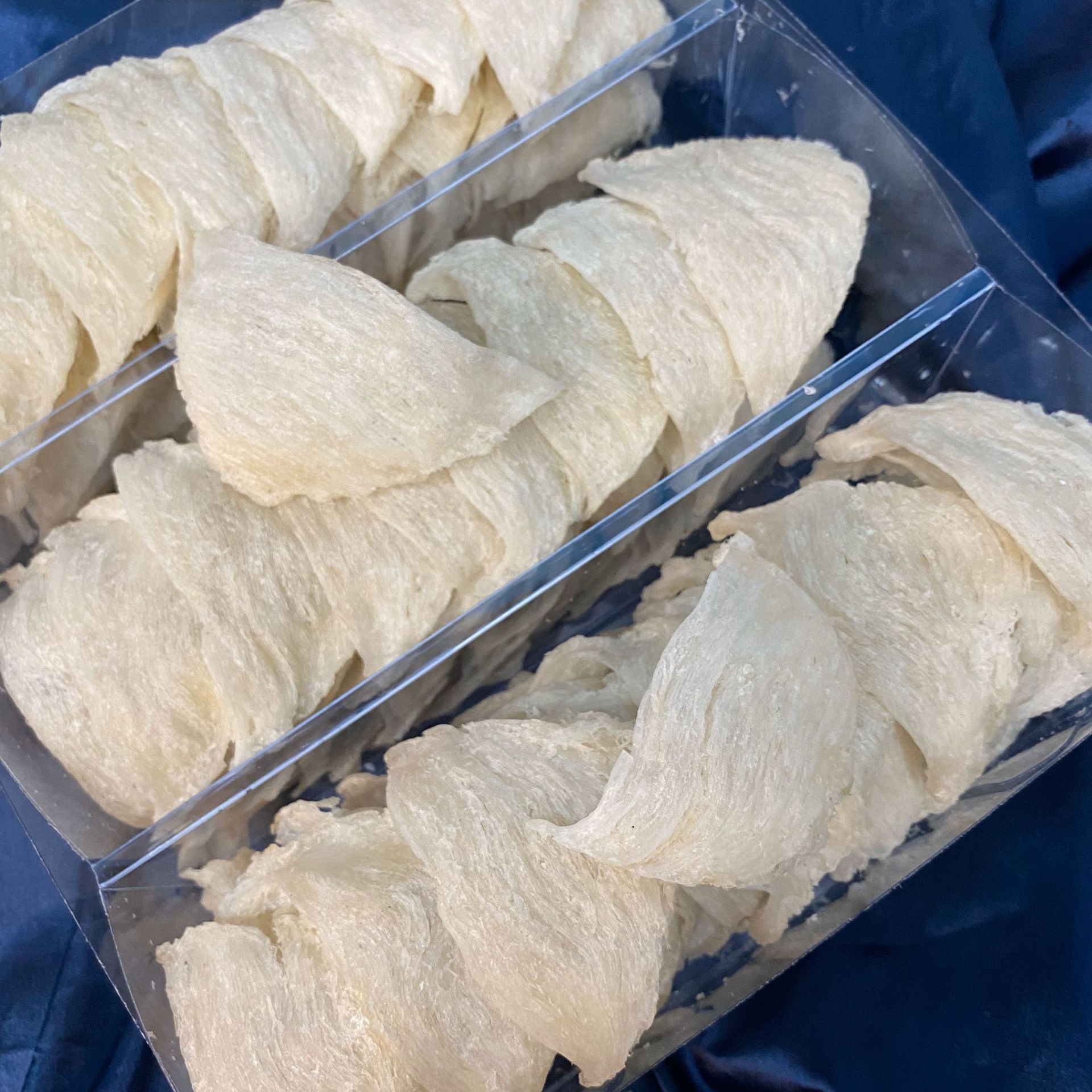 燕盏燕窝颜色白燕/官燕包装规格550一盒货号三角盏食用方式烹调计价