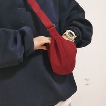 红色包新月形包包斜挎包女感小众设计砖水饺包宽肩带休闲单肩包