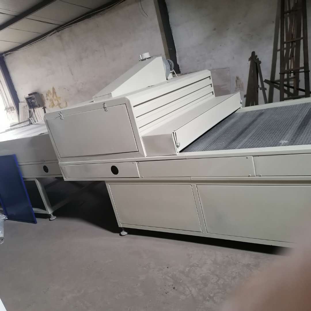 三聚氰胺板uv光油淋涂机高光广告pvc板uv淋膜机背景墙uv淋涂机