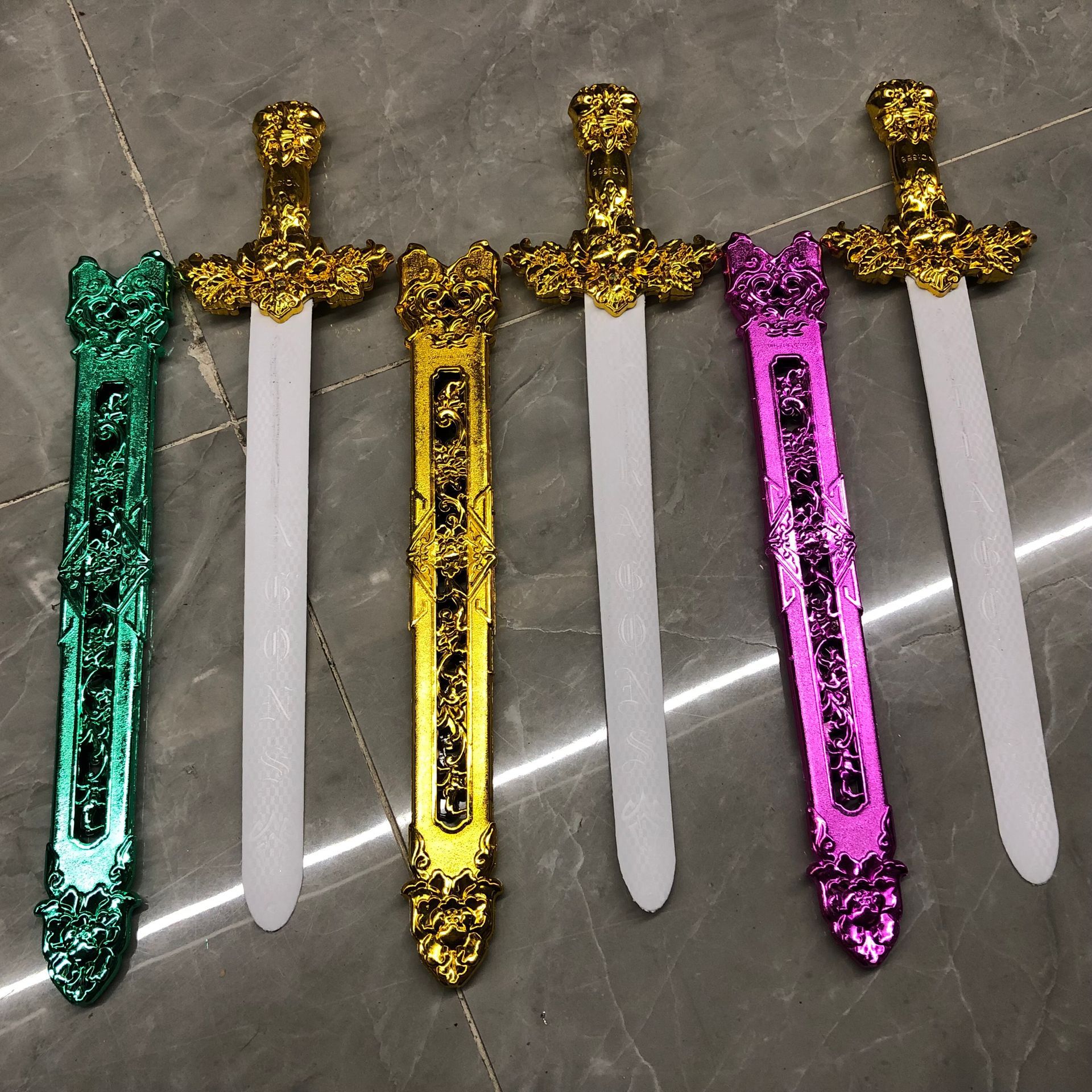 儿童玩具剑塑料电镀软件景区地摊畅销爆款宝剑青龙剑舞台道具礼品