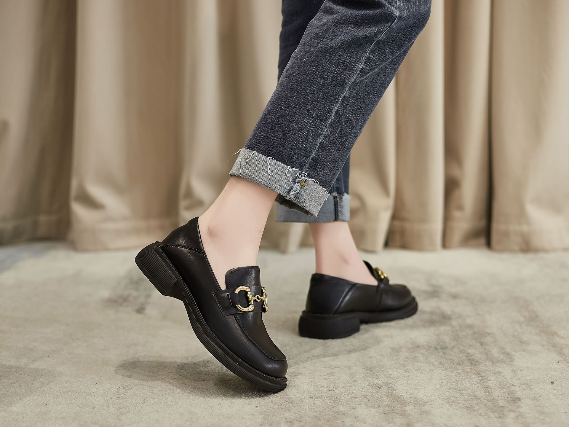 真皮乐福鞋女2022新款春秋季一脚蹬单鞋中跟粗跟休闲英伦风小皮鞋