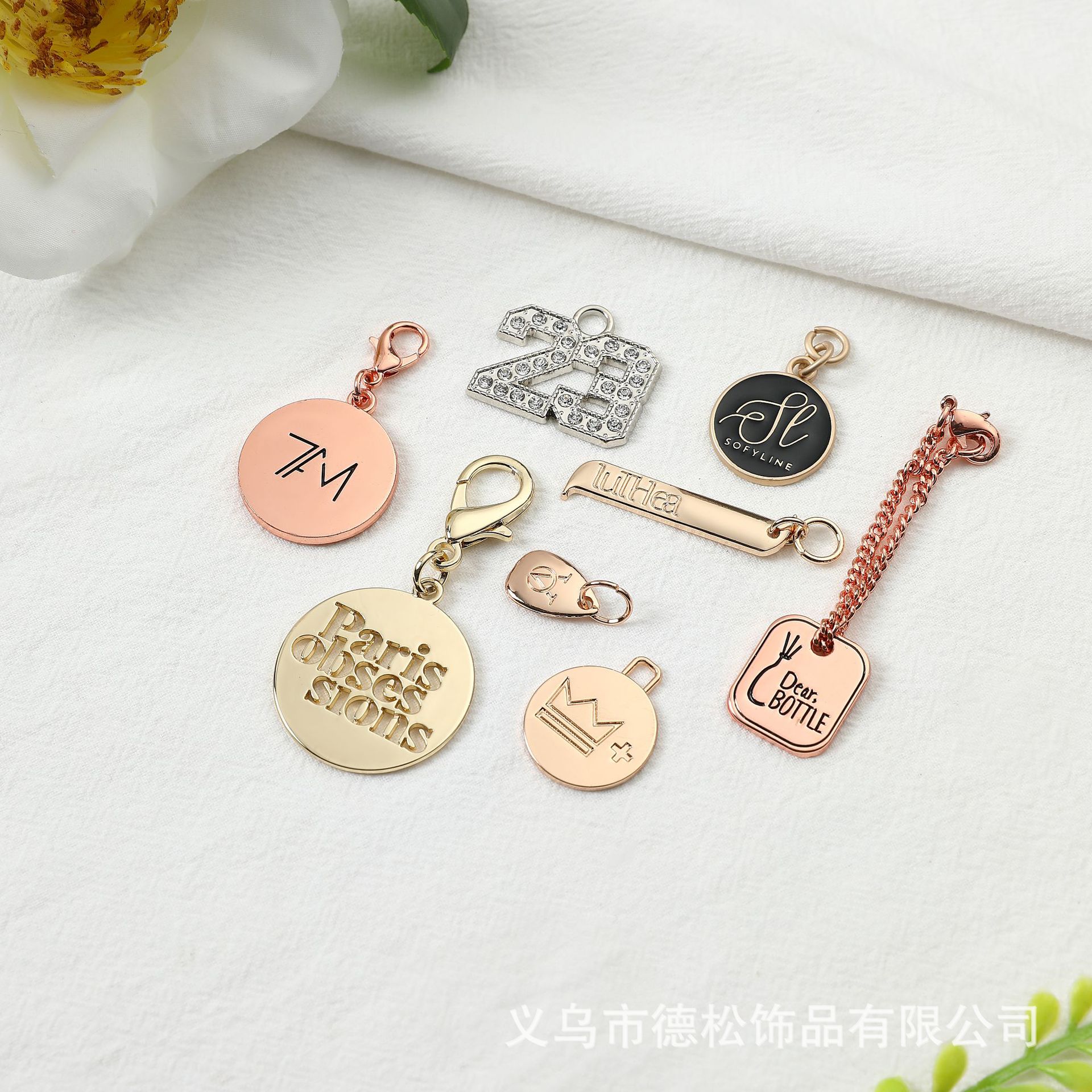 Zinc Alloy Cosmetic Bag Metal Small Hangtag Die Casting Logo Concave Color Metal Nameplate Drawing Making Metal Label