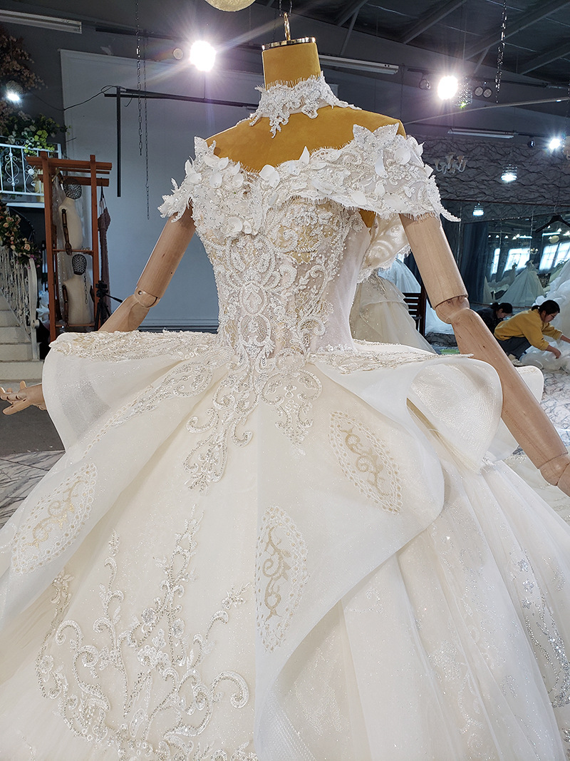 夏季新款欧美宫廷风高档一字肩蕾丝闪片钉珠豪华大拖尾主婚纱钉珠