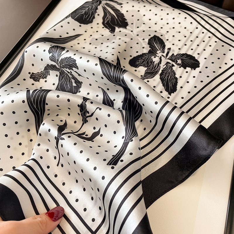 European and American Fashion Commuter Polka Dot Stitching Silk Scarf Artistic Leaf Pattern Sunscreen Beach Towel Air Conditioning Shawl for Women