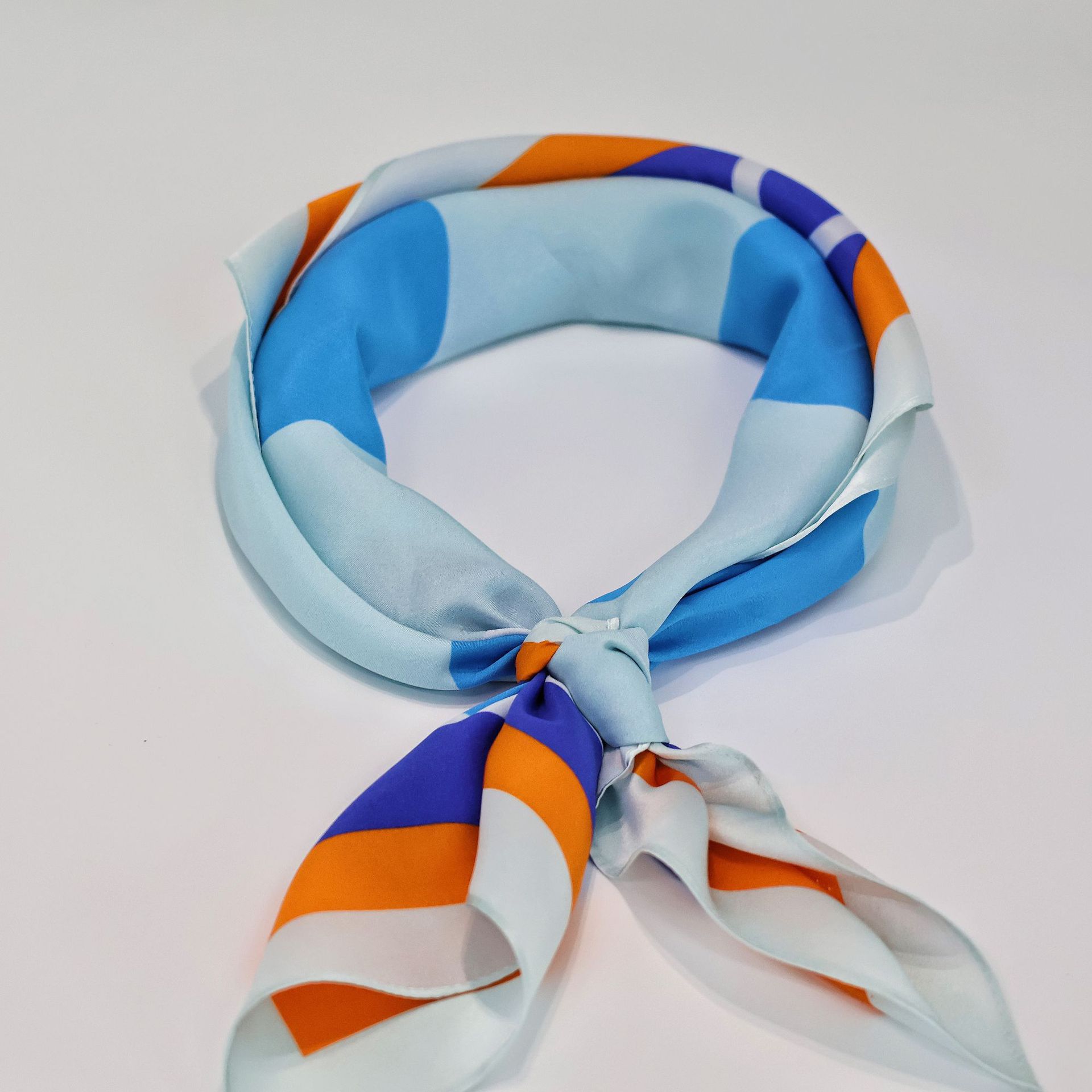 新款丝巾女时尚百搭高级感小方巾韩版护颈领巾春秋复古围巾绑包