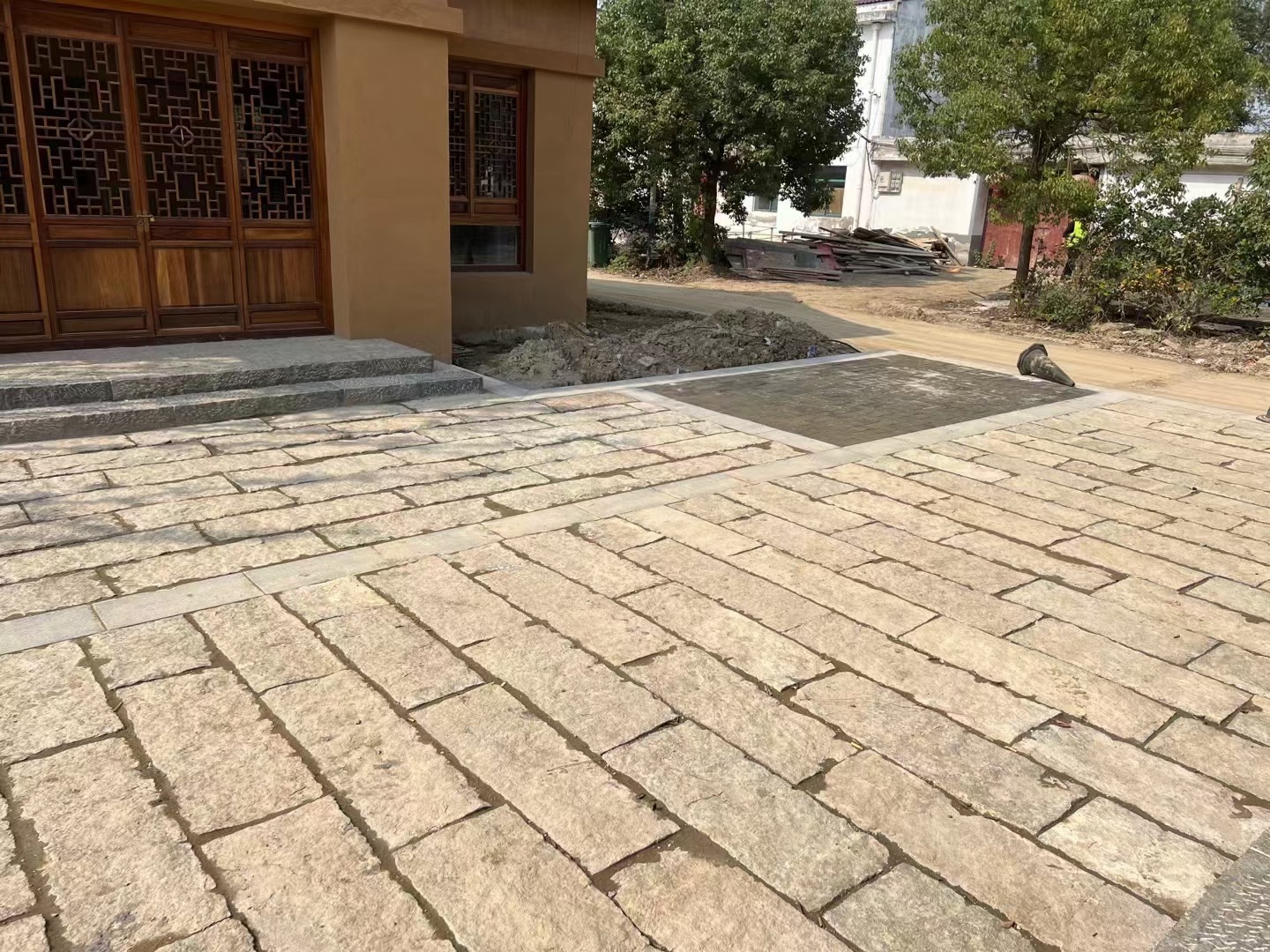 黄锈石仿古石材 老石板自然面 古镇建设 地铺石材 庭院景观