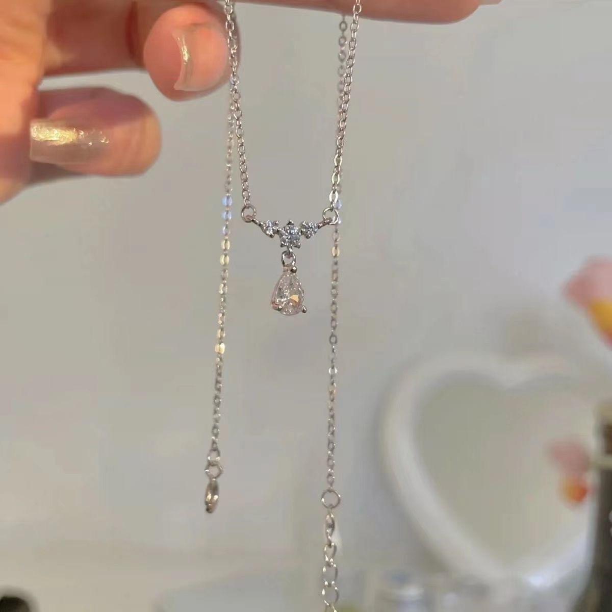Necklace Female Ins Clavicle Chain Neck Chain Female Butterfly Necklace Light Luxury Minority Advanced Design Sense Student Girlfriends All-Matching