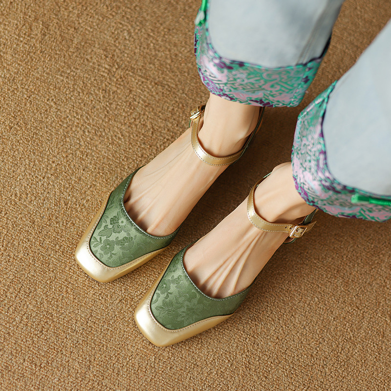 优雅绣花国风女鞋拼接鞋子方头粗跟中跟鞋包头后空拼色搭扣凉鞋女
