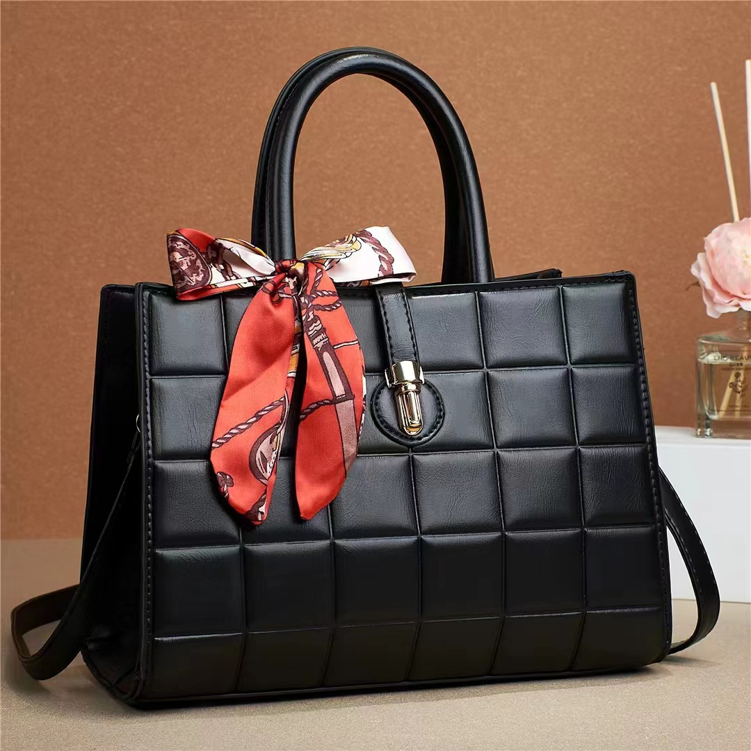 2023 Spring New Women's Bag Fashion Commuter Women's Handbag Simple Large Capacity Shoulder Bag Women's Wholesale