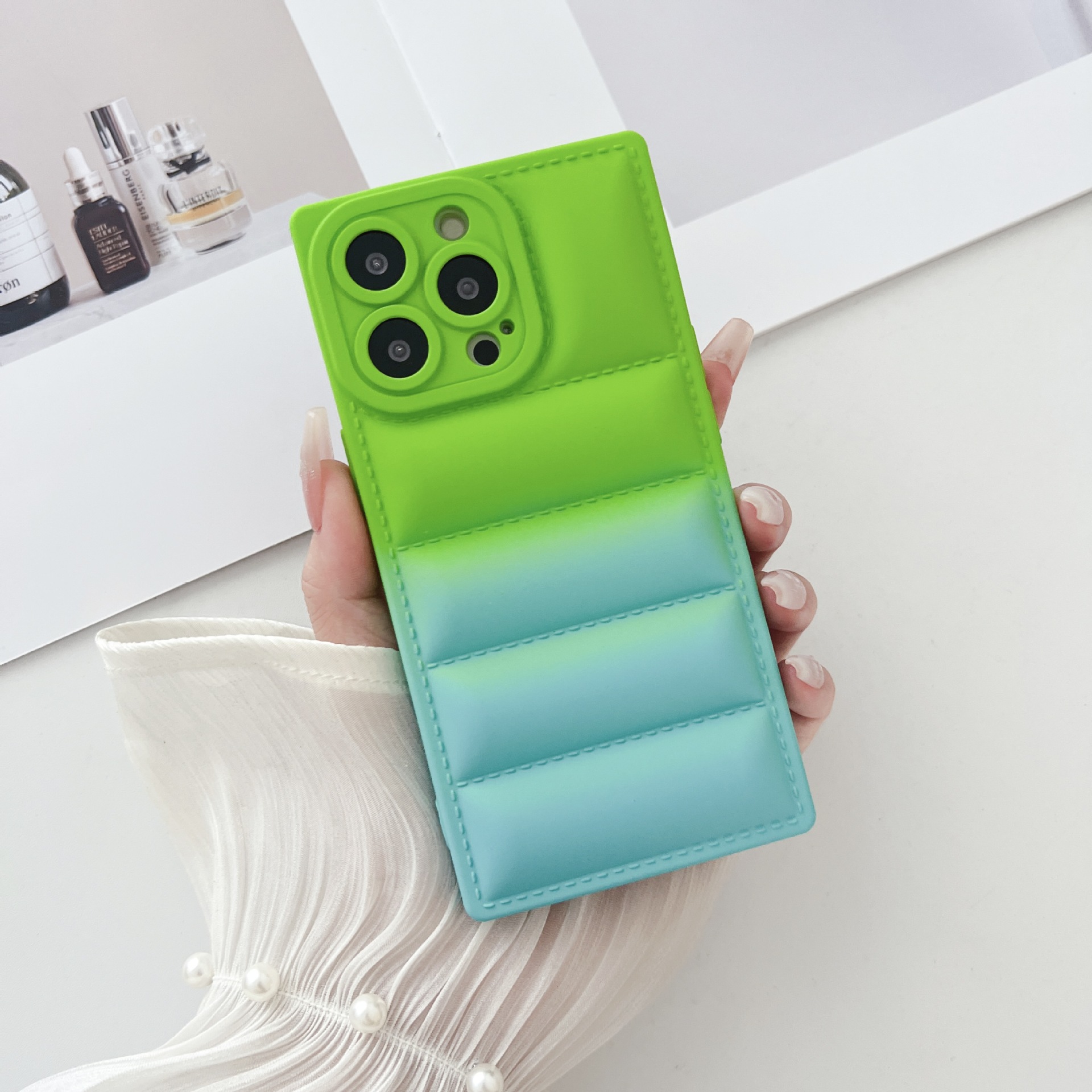 适用iphone15新款渐变方形13手机壳苹果14promax羽绒服11保护壳12