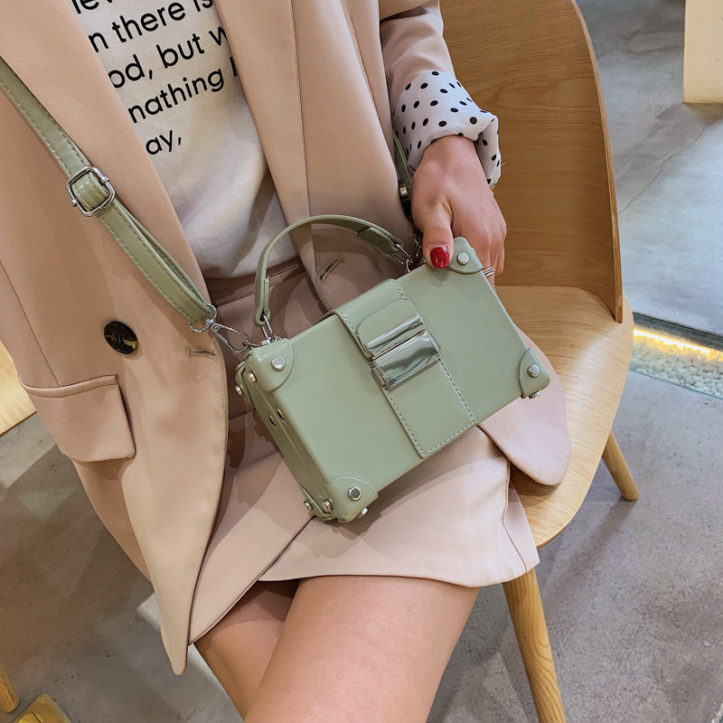 2023 New Chain Bag Women's Twist Lock Shoulder Bag Handbag Women's Solid Color Fashion Small Box Bag