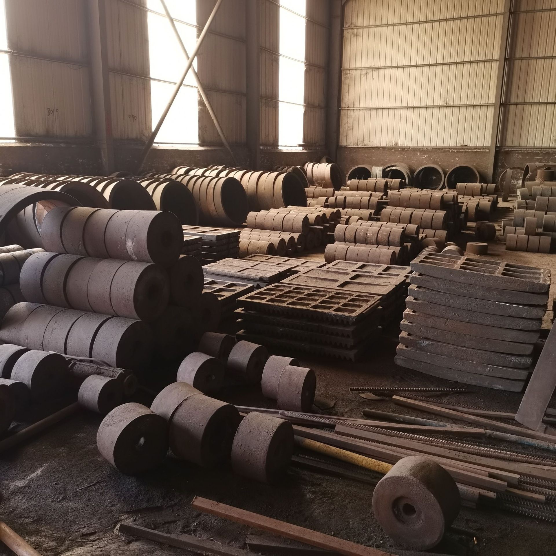 雷蒙磨高锰刚材质磨辊磨环配件对辊 双辊破碎机辊皮 破碎机配件