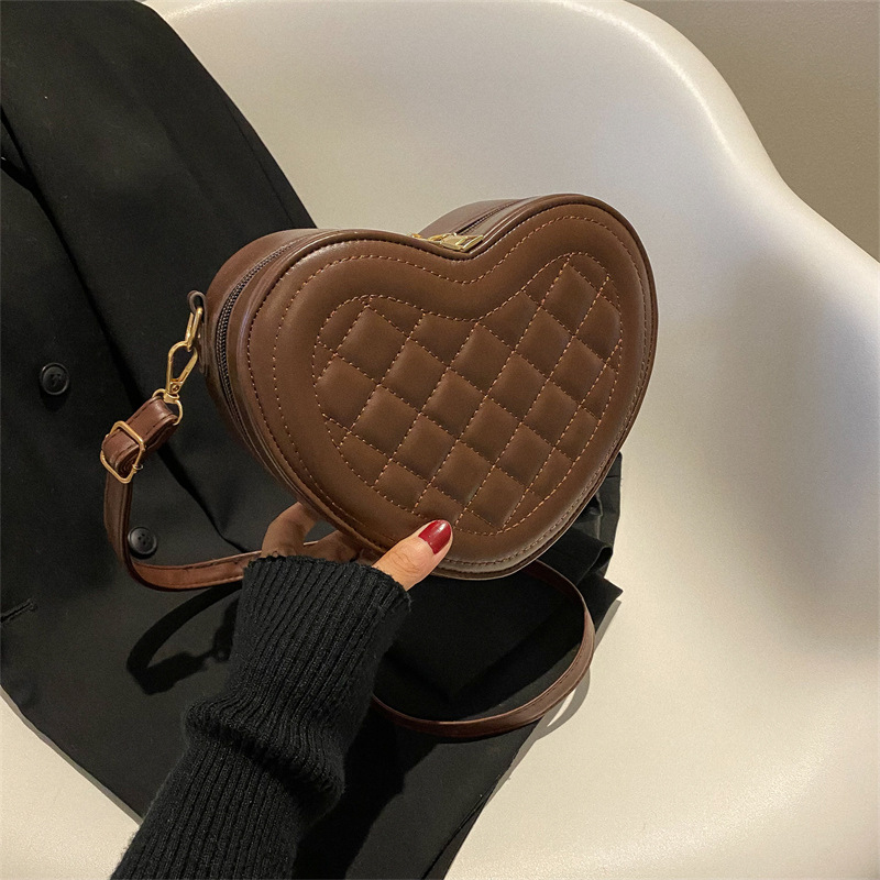 Bag Small Love Heart-Shaped Fashion Handbag 2022 New Diamond Embroidery Thread Small round Bag Western Style Shoulder Messenger Bag