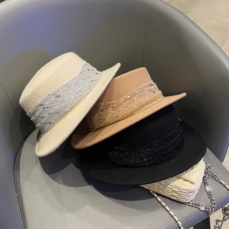 羊毛呢法式礼帽女秋冬新款英伦名媛平顶帽子复古赫本平沿亮片毡帽