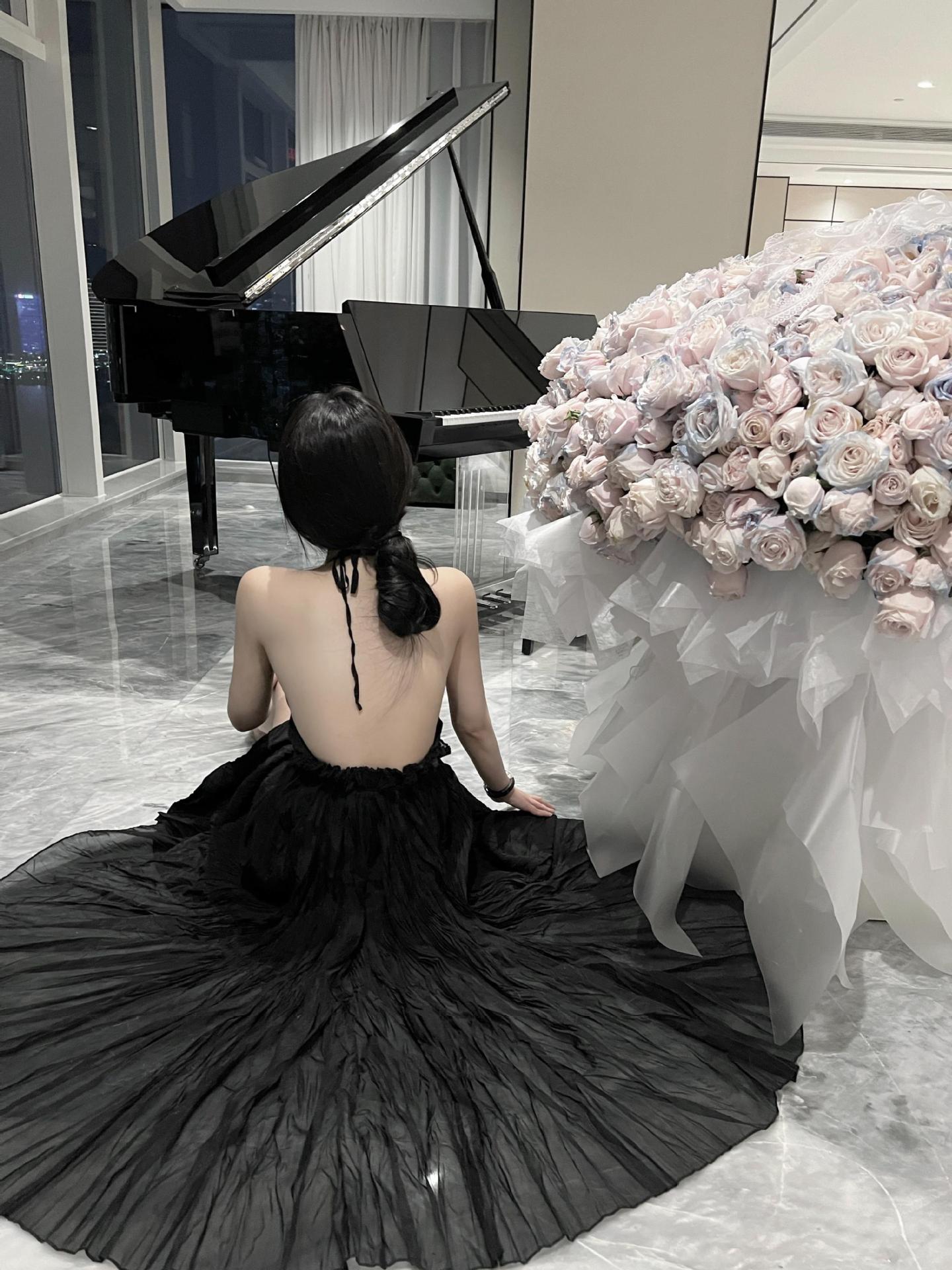 wuuus【黑天鹅】拍照停不下来 高级感质感露背连衣裙女性感晚礼服