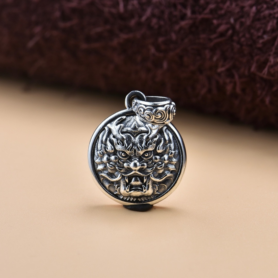 国潮时尚首饰男士个性低调纯银龙头吊坠 实心仿古泰银锁骨链坠子