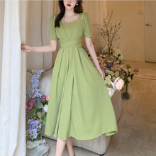 茶歇法式方领绿色连衣裙子女夏季春装2024新款高级感收腰显瘦长裙