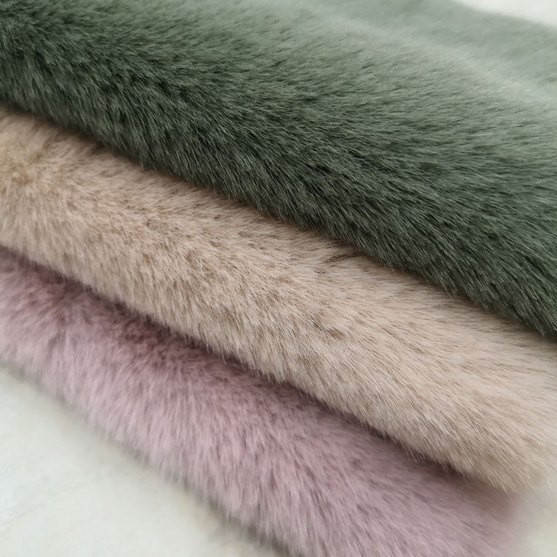 石狮厂家现货素色仿懒兔毛雪貂绒服装箱包鞋材1500克仿大兔毛面料