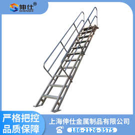 供应不锈钢直消防爬梯 上下屋顶不锈钢斜爬梯 工业基坑检修爬梯