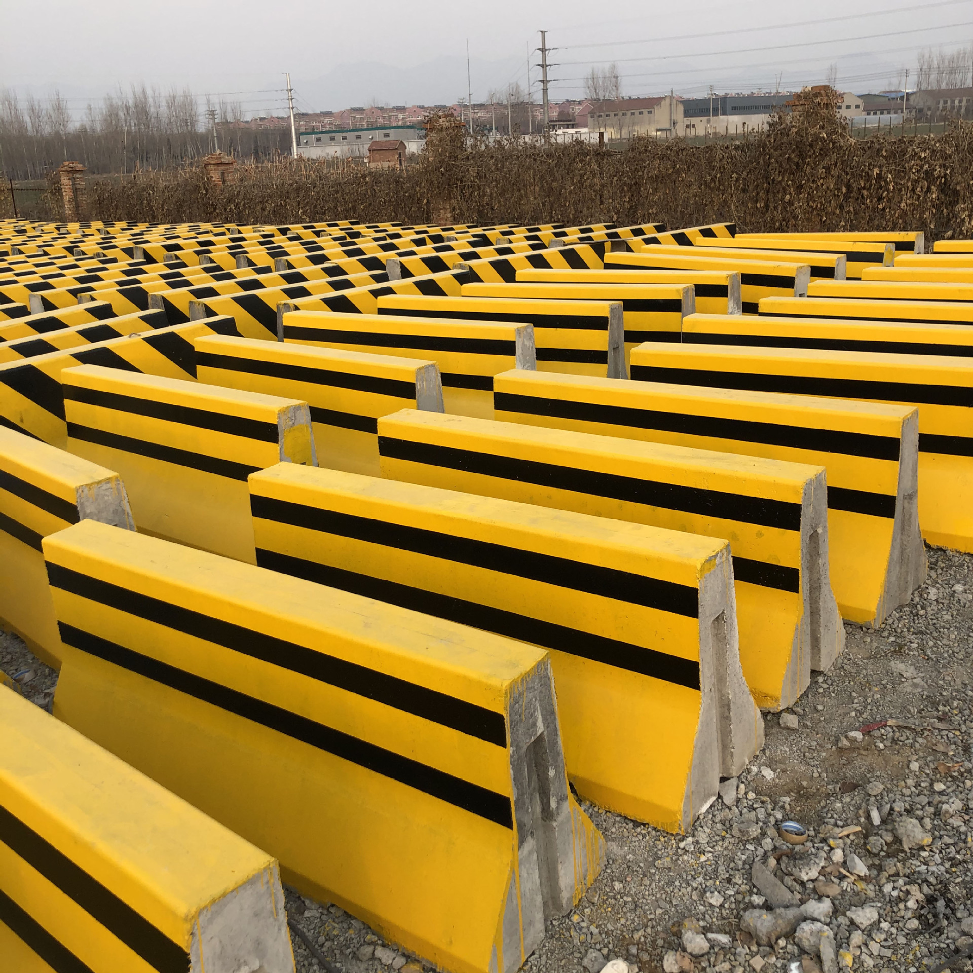 水泥隔离墩济南2米长80高 混凝土新泽西护栏高速公路现货量大