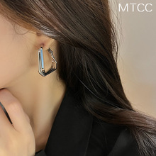 S925银针三角金属耳环女新款潮气质韩国轻奢小众高级感耳钉D1018