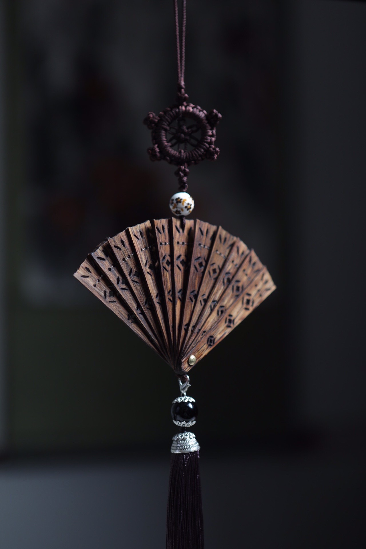 【介绍】车挂沉香扇子,越南芽庄沉香,保真天然甜香清香汽车饰品挂件.