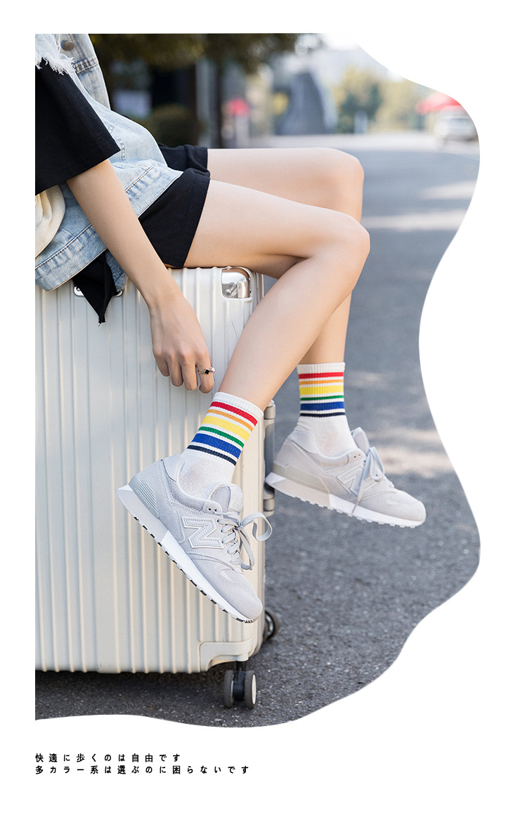 彩虹袜彩色条纹袜子女初秋情侣潮袜中筒纯棉运动袜街头搭配小白鞋