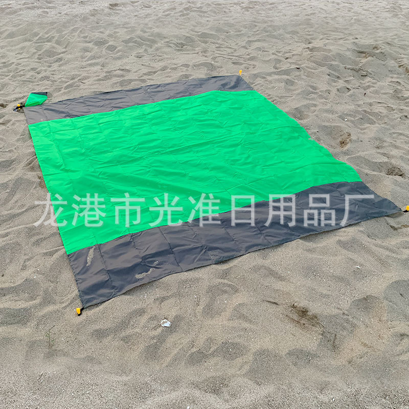 New Outdoor Camping Picnic Mat Waterproof and Foldable Pocket Beach Mat Polyester Checked Cloth Beach Camping Mat