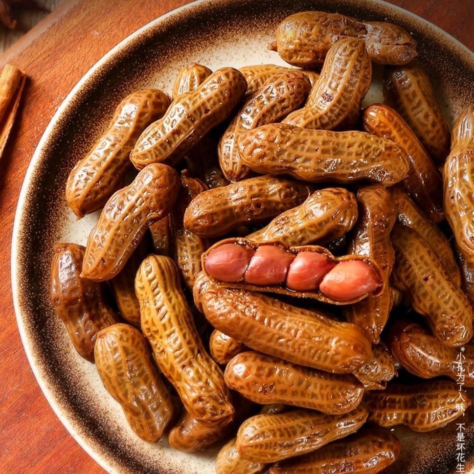 两斤两袋水煮花生五香带壳湿花生聚会卤味下酒菜花生零食袋装香辣