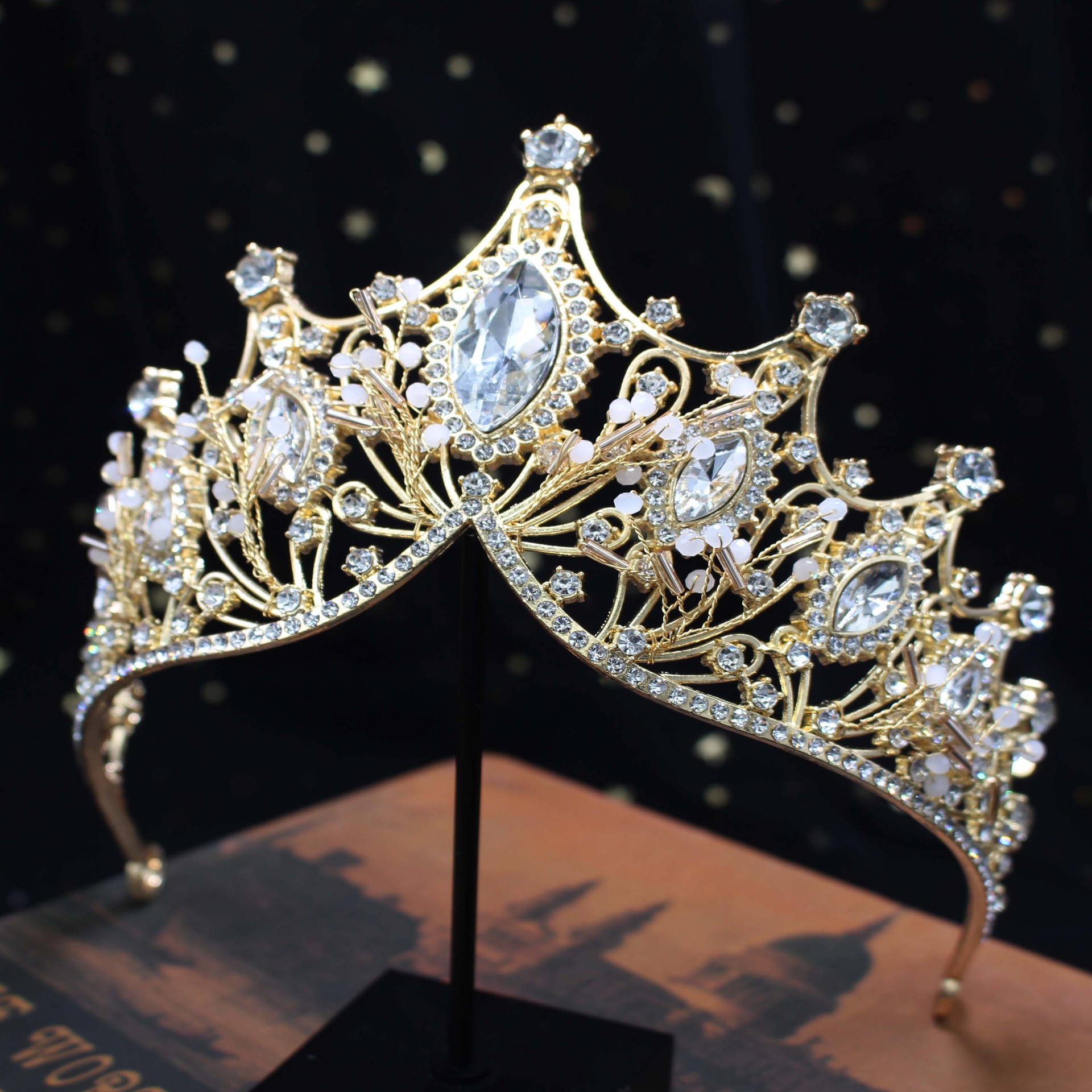 新娘结婚王冠婚纱礼服配饰精美手工水晶发饰公主生日圆形皇冠头饰