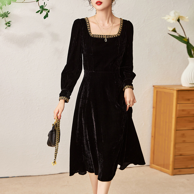 2301102-南油法式方领金边丝绒复古赫本风黑色气质女神a连衣裙女