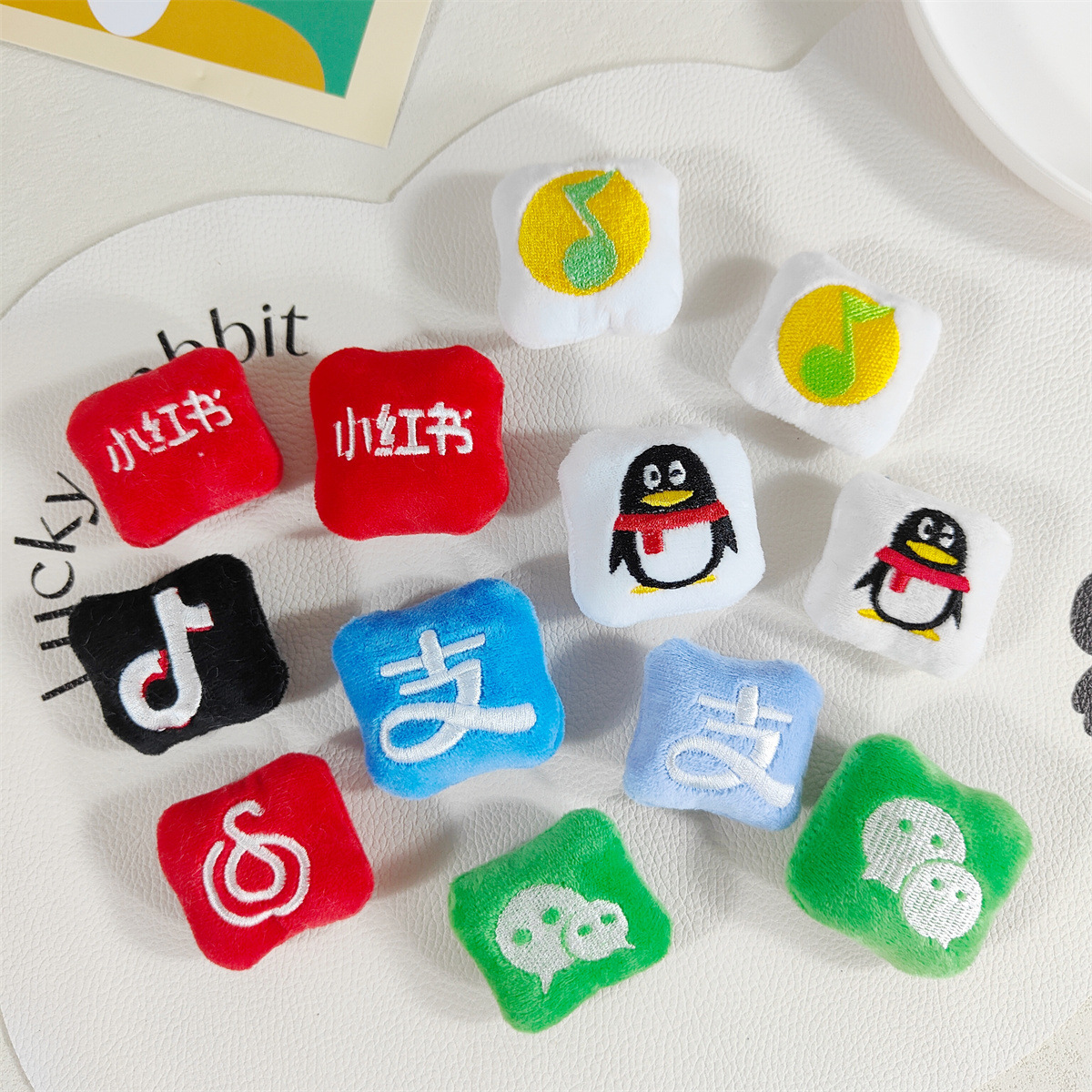 卡通刺绣qq音乐微信小红书软件 APP图标充棉配件 diy发饰装饰辅料