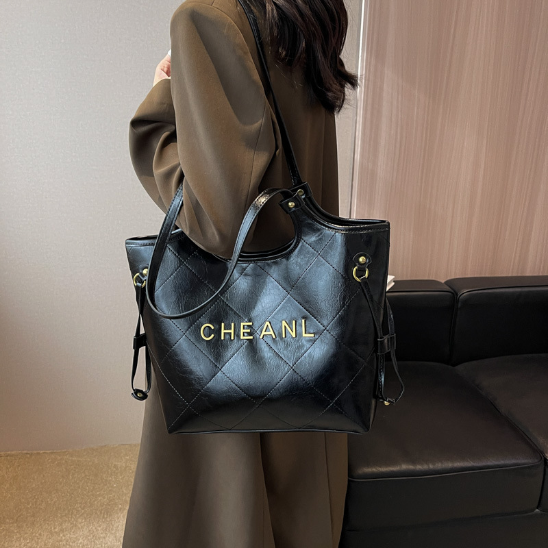 Autumn Popular Bag Female 2022 New Western Style Diamond Pattern Bag Textured One-Shoulder Bag Female Large Capacity Totes