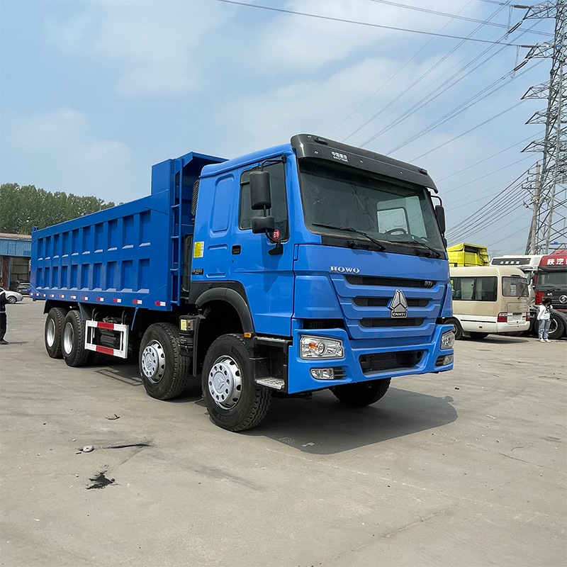 前四后八豪沃翻斗车出口 双桥渣土车厢货车 371马力砂石料自卸车