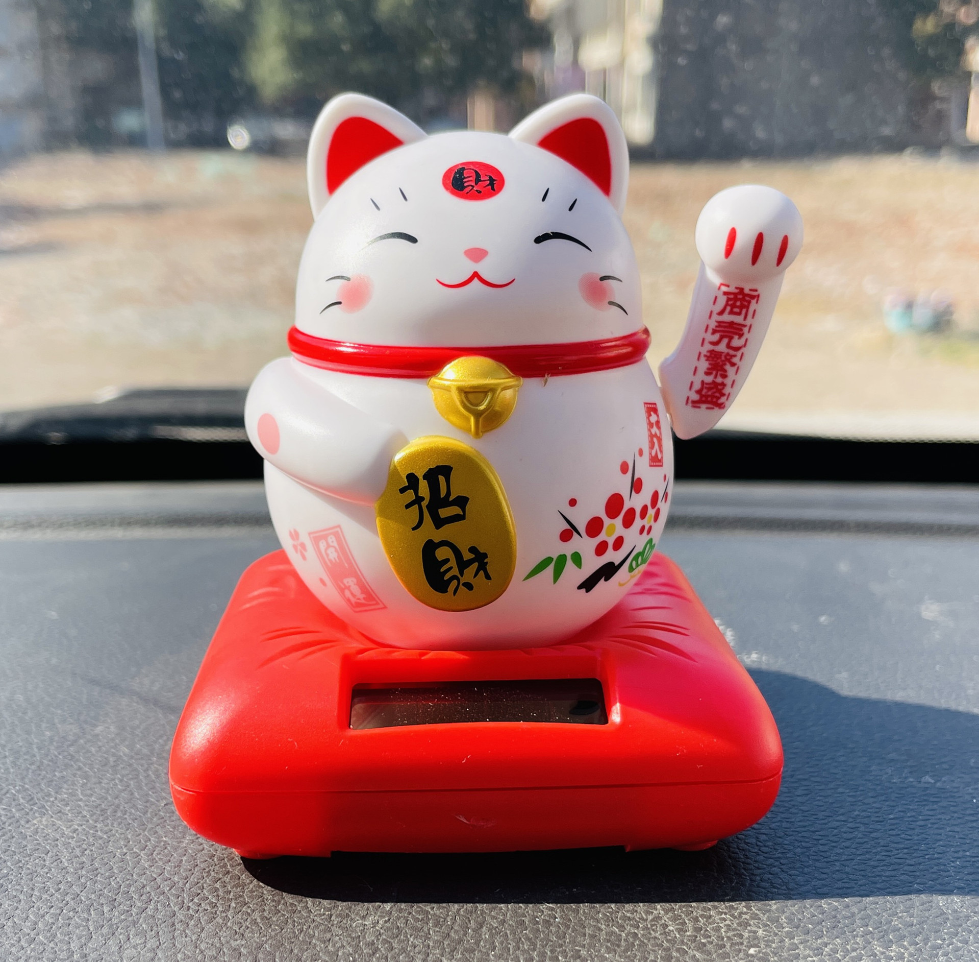2021保平安中式幸运猫 创意太阳能招财猫汽车摆件 工艺品日式礼品