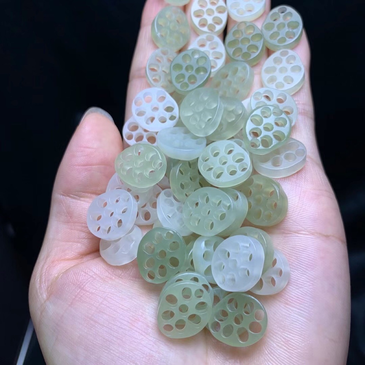 和田玉青海料藕片小配饰吊坠 品质如图 料子细润 无杂裂 工厂批发