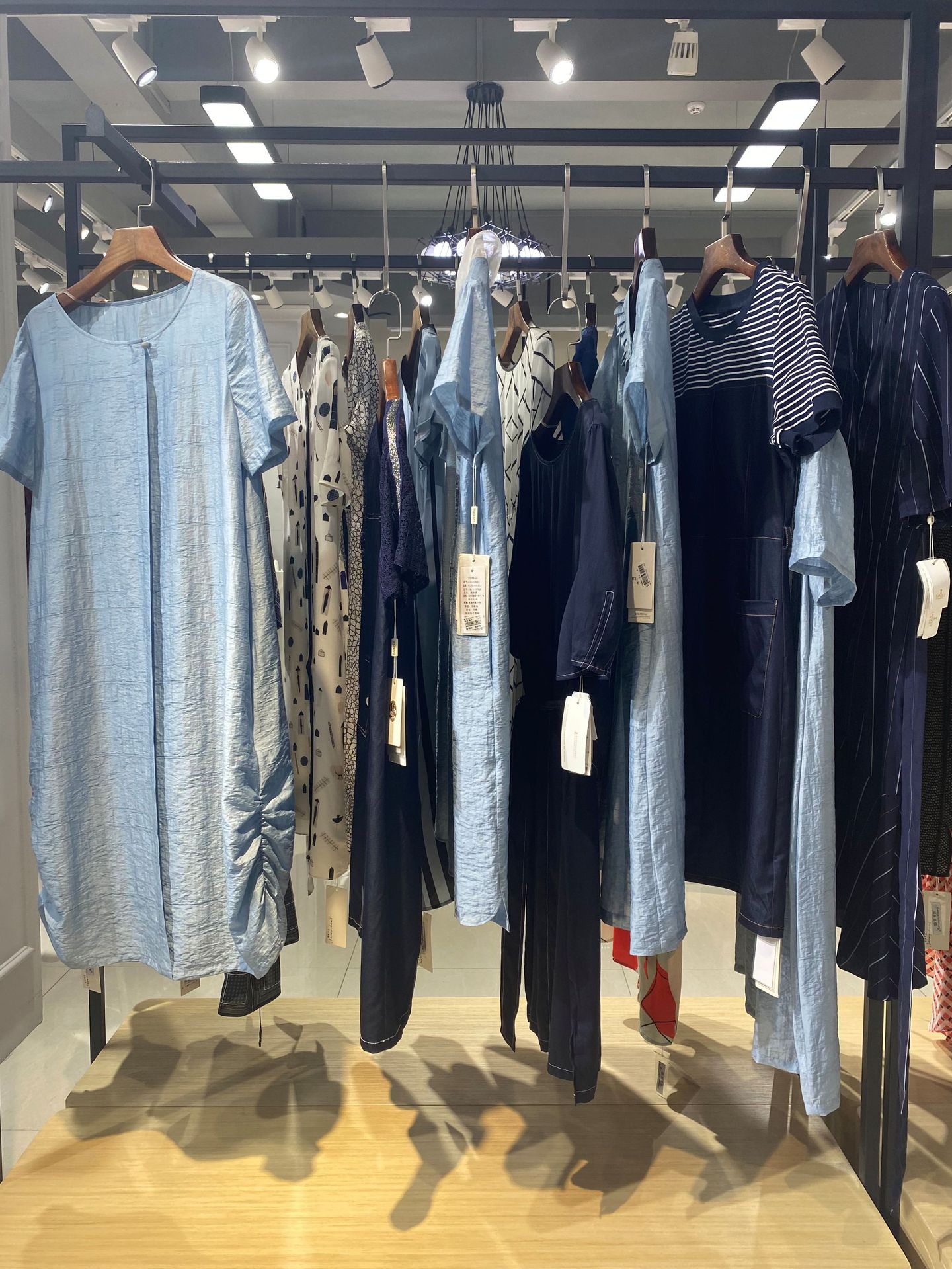 休闲雅致高性价比好货【朗姿丽】2021夏装 广州服装批发市场