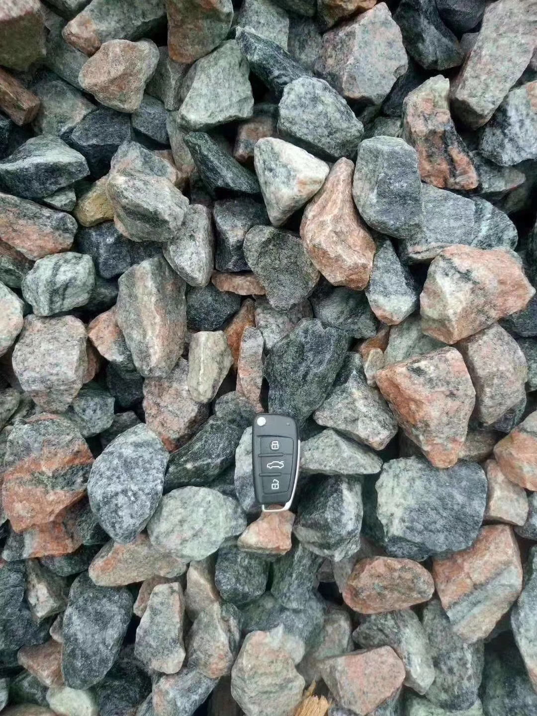 矿口直销批发高速公路用1-2石子铁路道砟石玄武岩碎石建筑青石