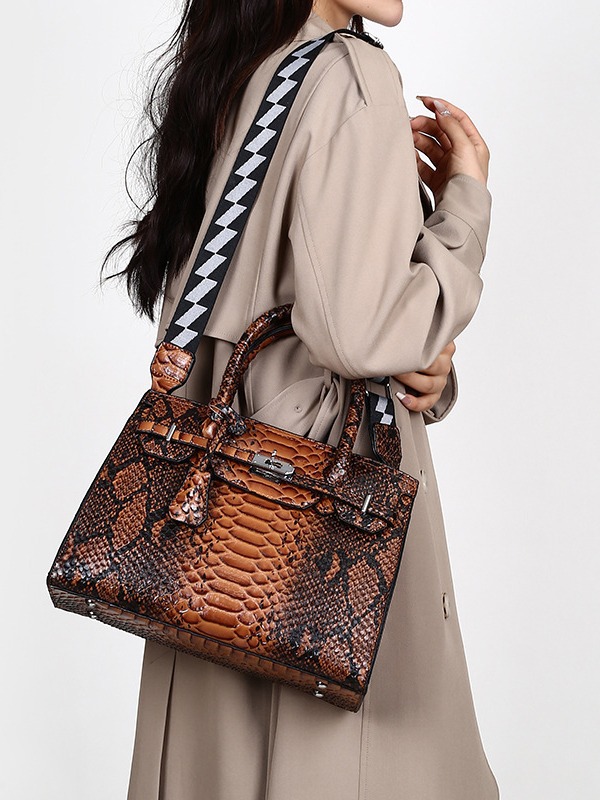 Snake Pattern Large Square Bag Women's Bag Handbag 2023 Fall New Shoulder Bag Popular Patent Leather Messenger Bag Textured Square Bag