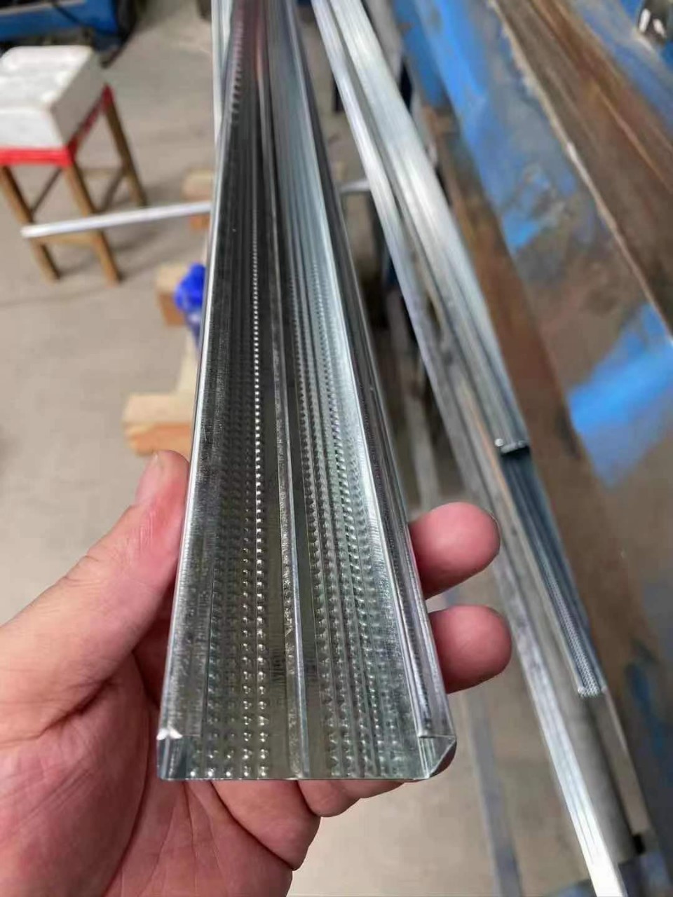 75系列龙骨厚度