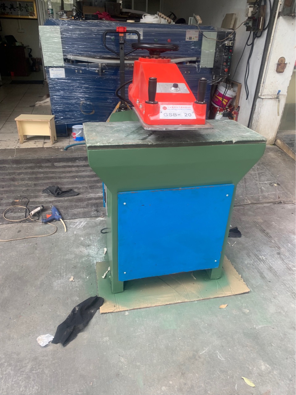 摇臂裁断机维修