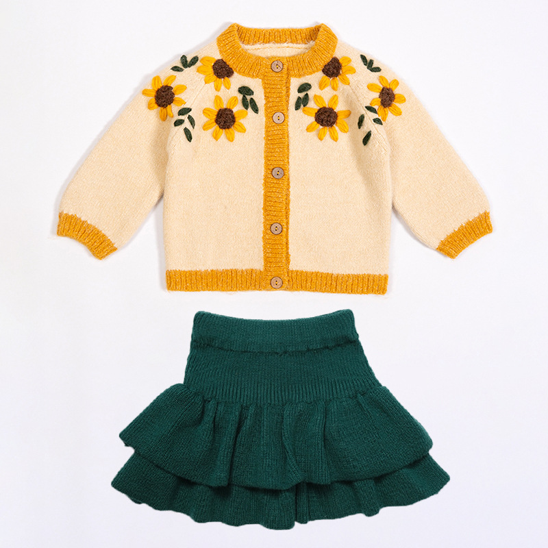 现货女童春秋款针织开衫手工绣花立体向日葵外套毛衣蓝绿色百褶裙