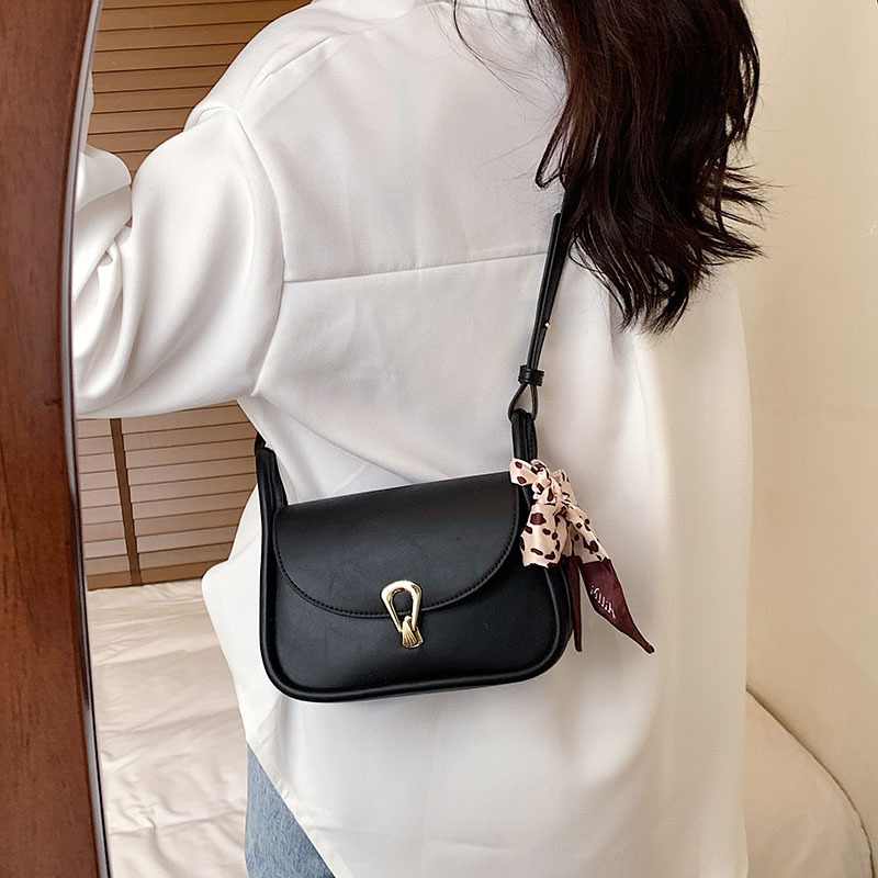 Retro Minority Ins One Shoulder Bag Women's Autumn and Winter 2021 New Fashion Color Contrast Messenger Bag Sense Small Square Bag