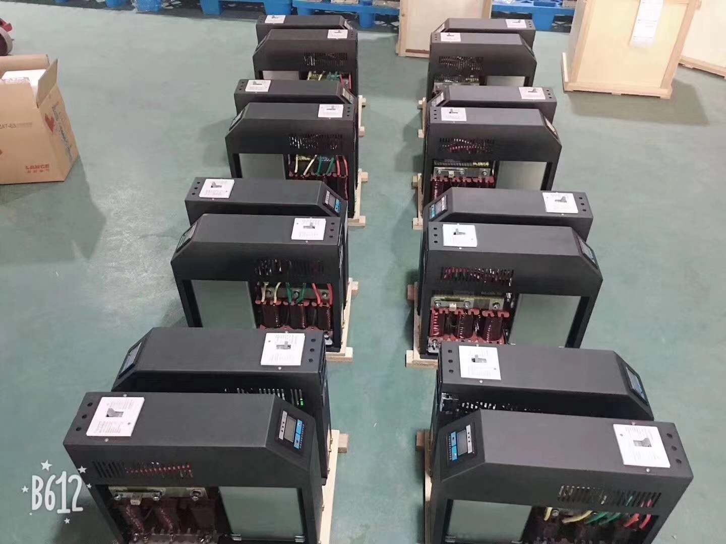 鹰峰抗谐波智能电容器带电抗三相共补低压抗谐型智能电力电容器