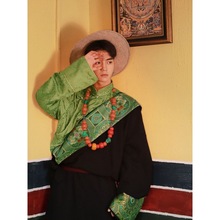 旅拍写真拉萨藏装男西藏服饰藏袍藏族传统服装爆款绿色织锦网红