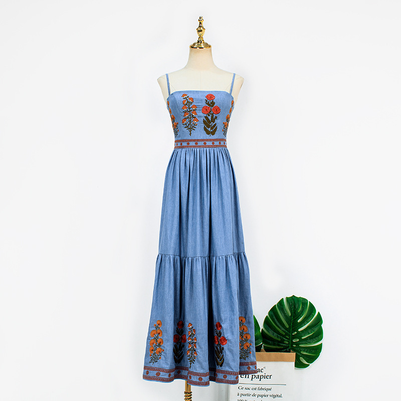 朴彩英rose同款蓝色刺绣花朵显瘦时尚气质吊带连衣裙女