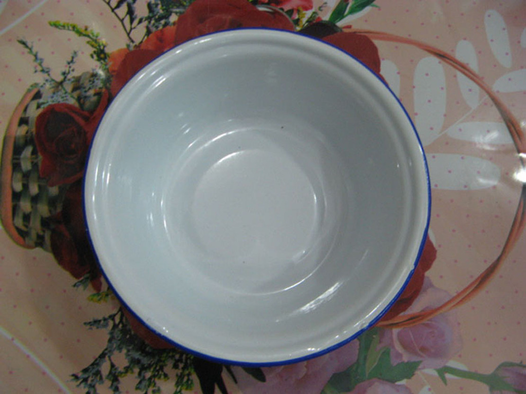 搪瓷白碗16 18 20cm搪瓷碗子汤碗汤盆白色蓝边搪瓷深盆搪瓷汤碗