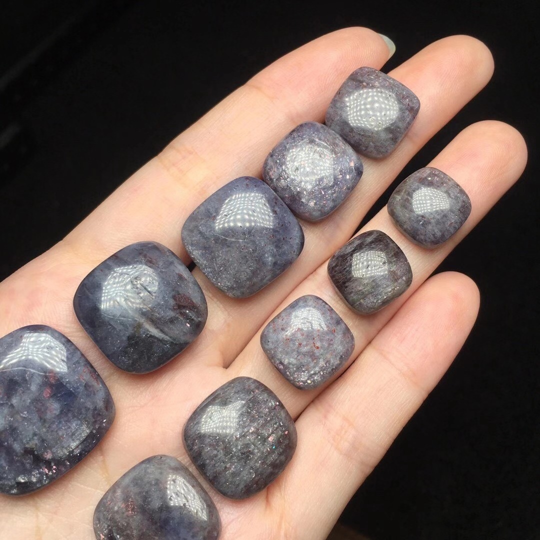 天然堇青石裸石亮片满满血滴明显牌型圆润可diy各种配饰源头批发